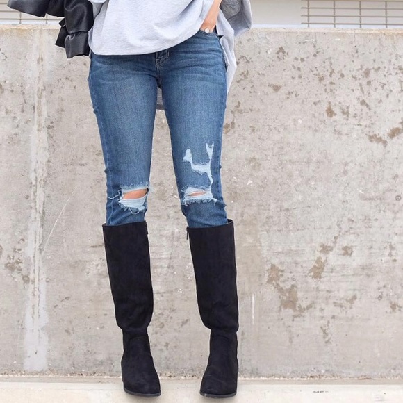 Black boots - Picture 3 of 7